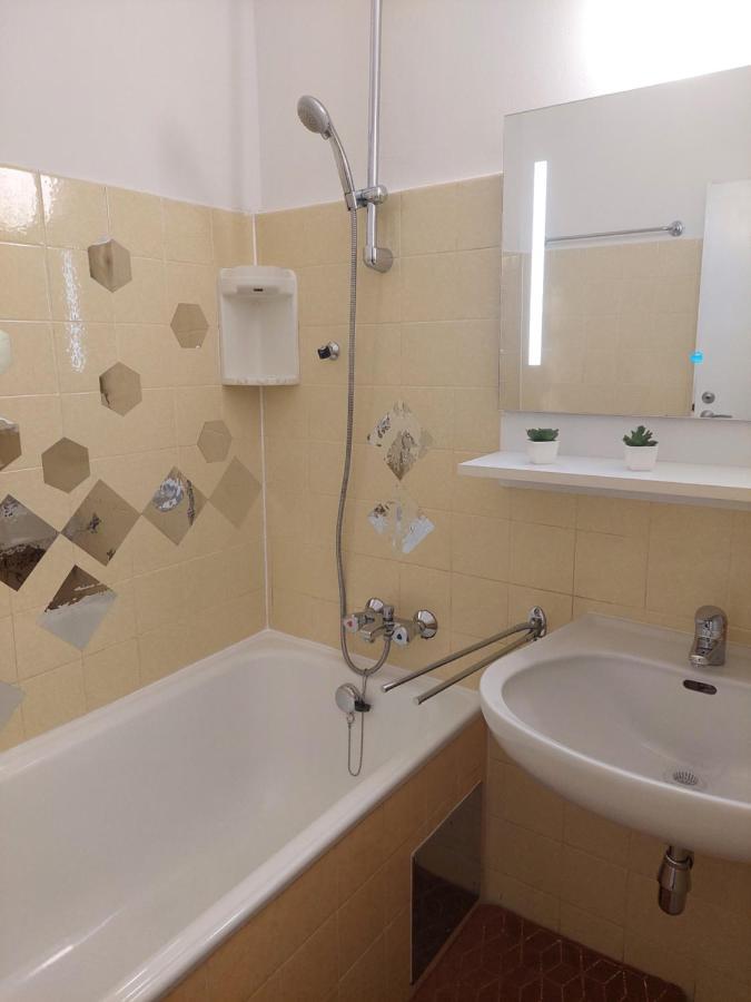 Nb Royal Apartment Wina Bagian luar foto